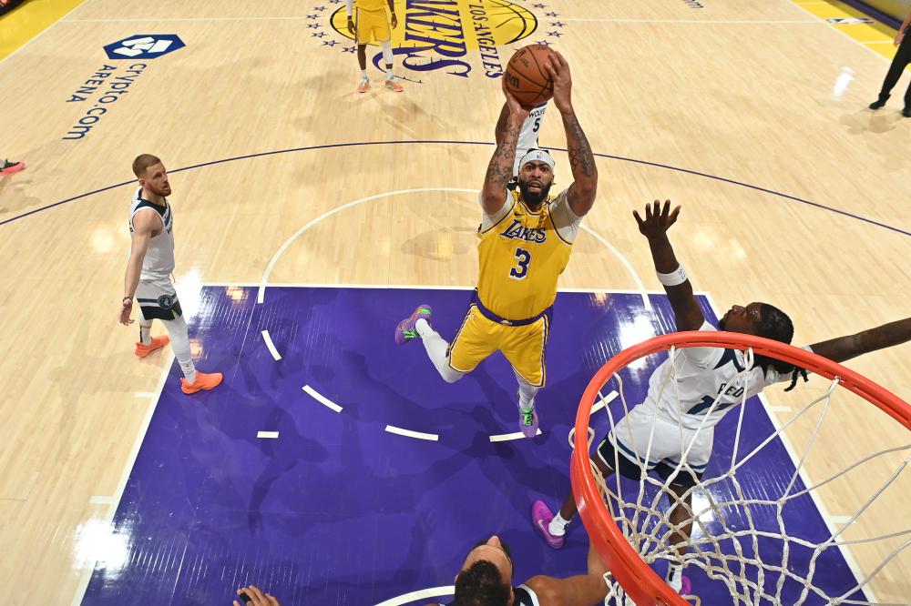 当公鹿奋力 当公鹿奋力