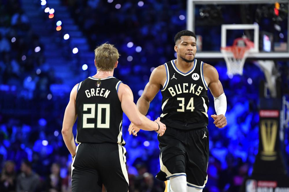 一名职业球 一名职业球